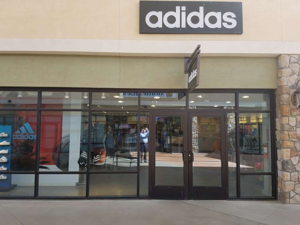 adidas Outlet | 5071 Outlets at Tejon Pkwy Suite 220, Arvin, CA 93203, USA | Phone: (661) 858-2550
