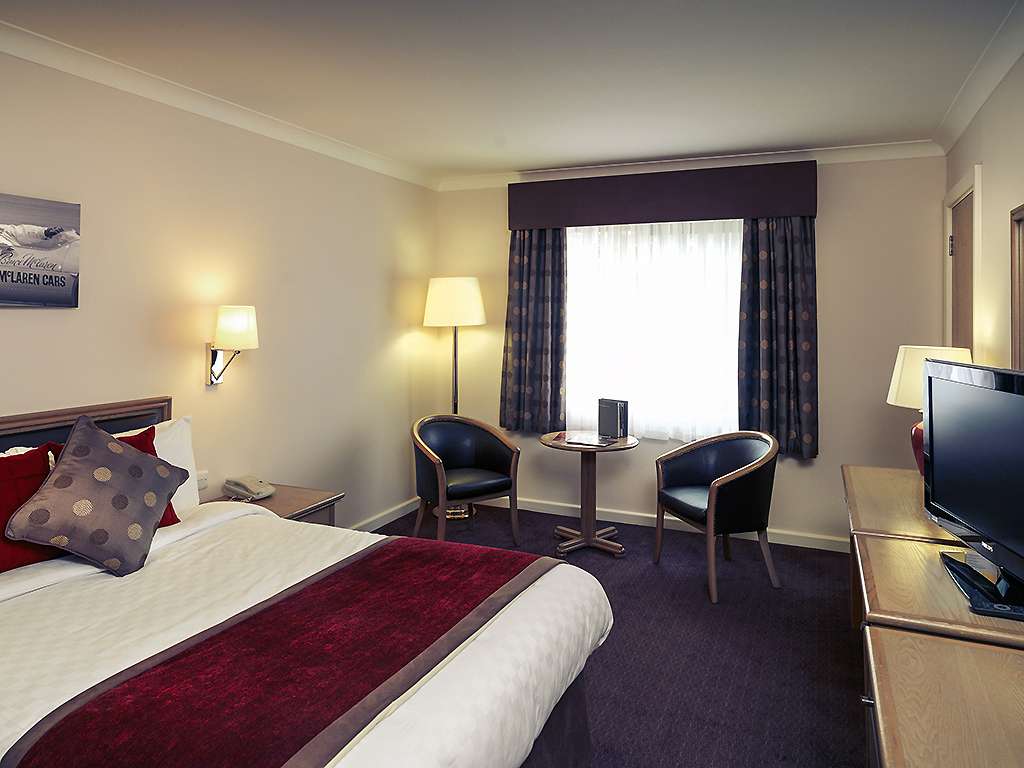 Mercure Dartford Brands Hatch Hotel | Brands Hatch Rd, West Kingsdown, Dartford DA3 8PE, UK | Phone: 0871 376 9008