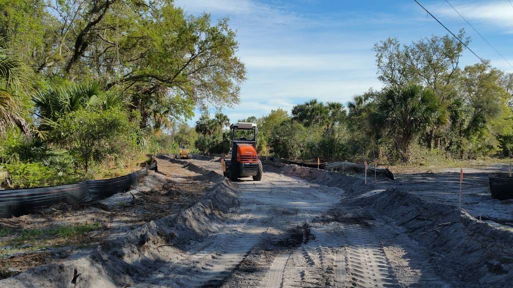 Walking Trail | 28°13′18.6″N 80°42′51.1, West Dr, Melbourne, FL 32940, USA