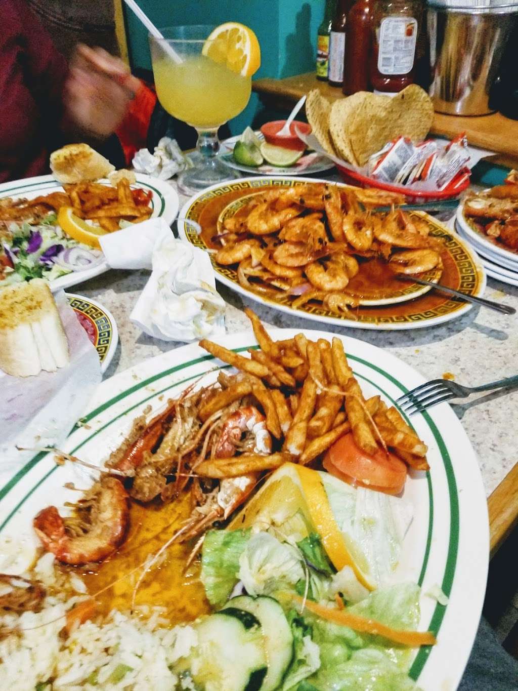 Mariscos El Veneno | 4151, 6835 S Pulaski Rd, Chicago, IL 60629, USA | Phone: (773) 735-7888