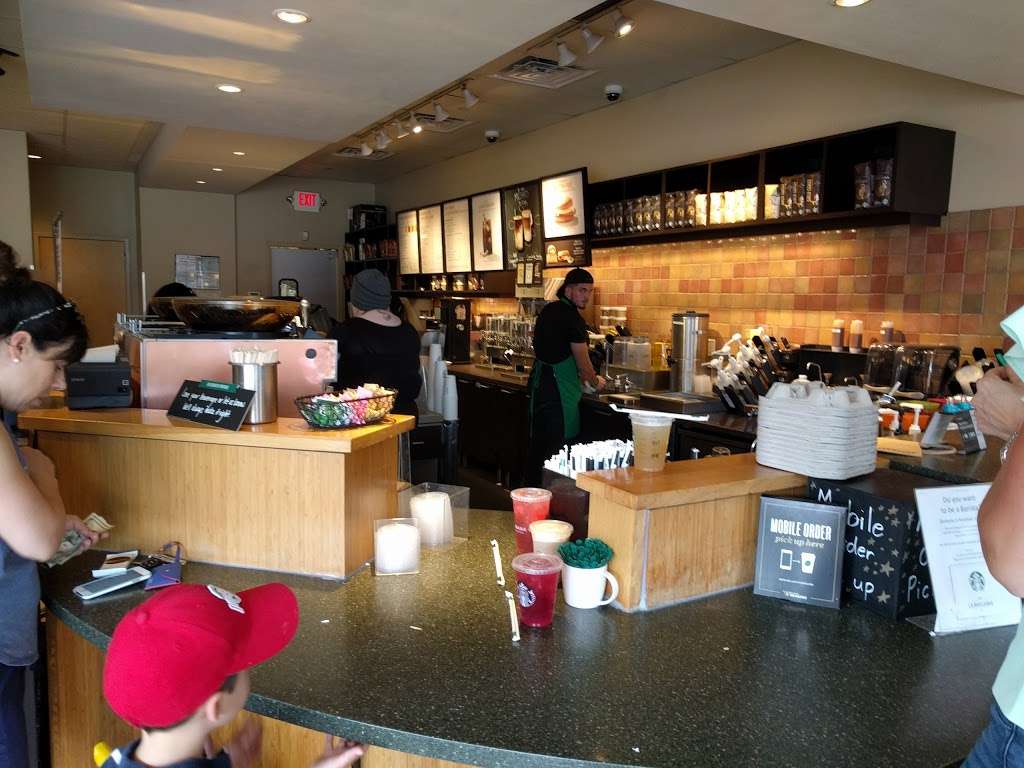 Starbucks | 43 Eisenhower Pkwy, Roseland, NJ 07068, USA | Phone: (973) 364-9555
