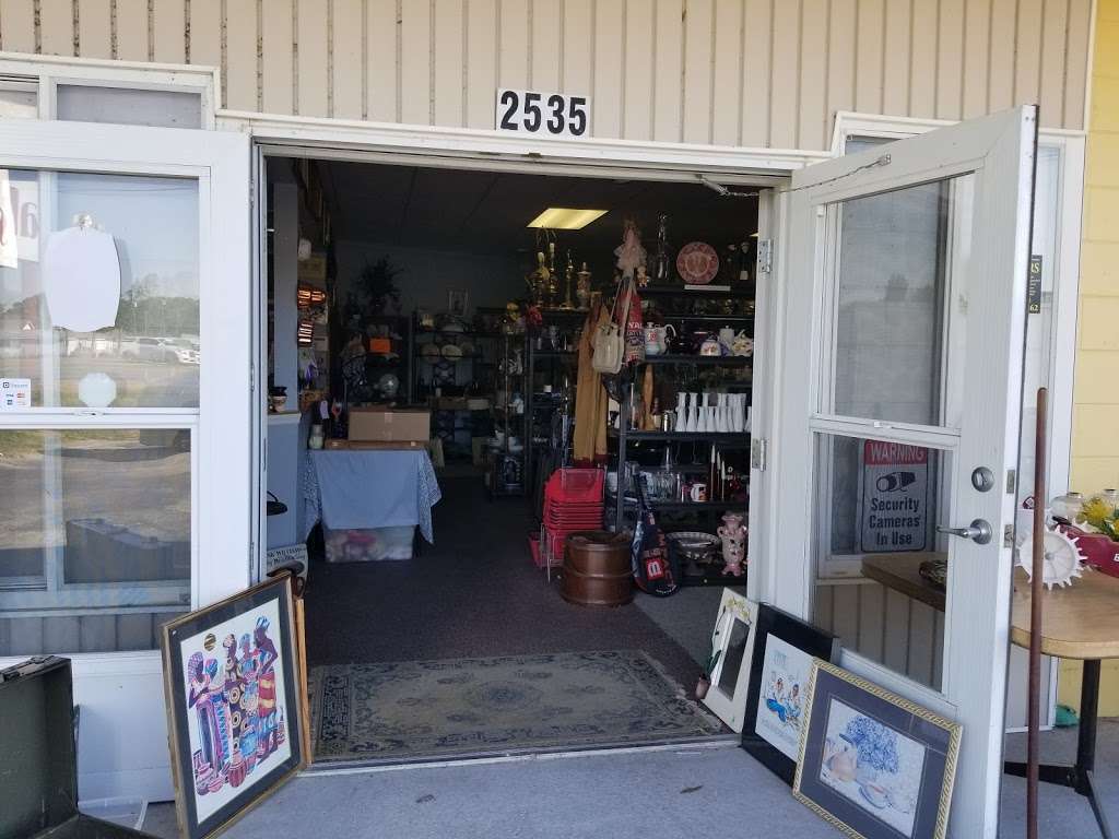 B&M Thrift and Antiques | 2535 FL-60 W, Lake Wales, FL 33859 | Phone: (863) 838-2001