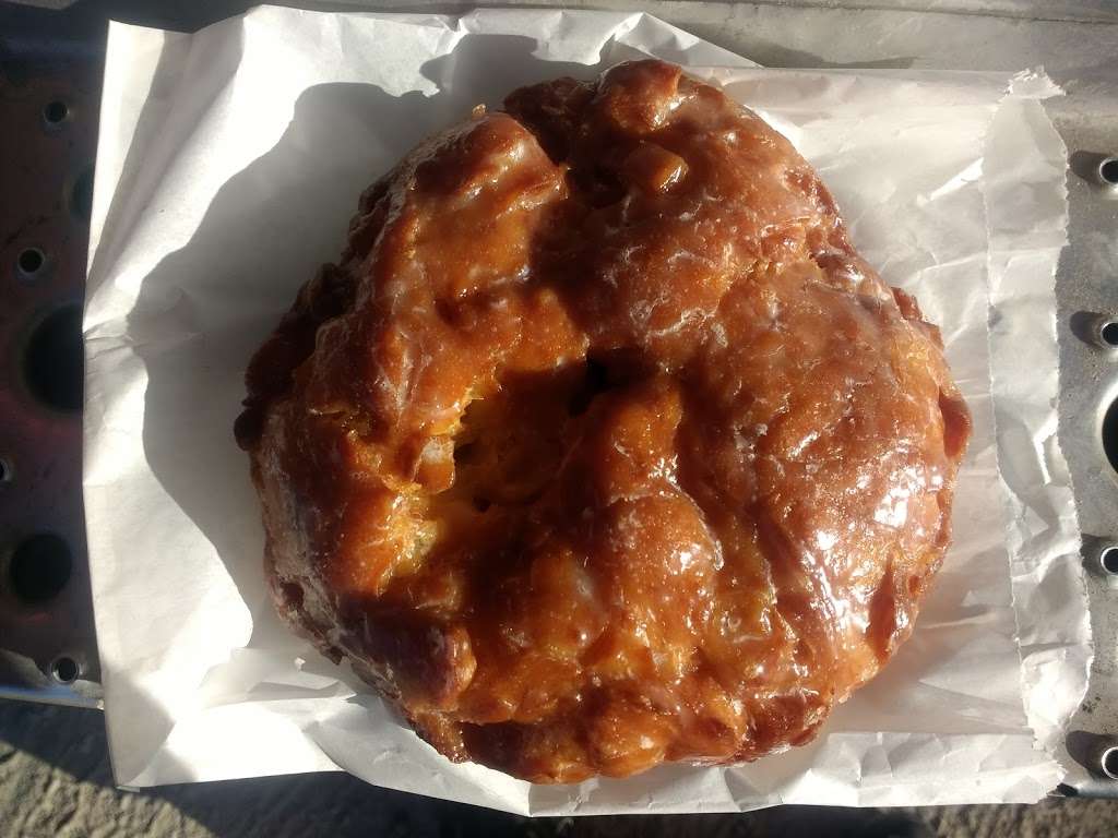 Around the clock donuts | 8853 Three Flags Road, Hesperia, CA 92344, USA | Phone: (760) 620-9941