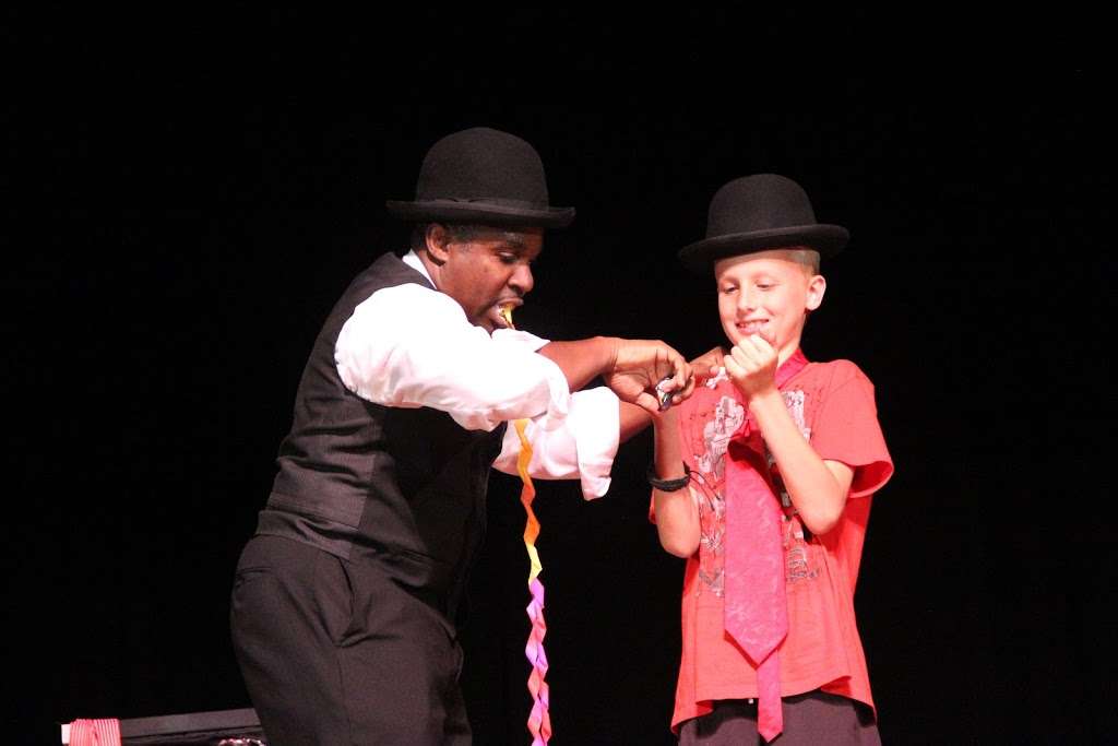 Comedy Magician-Broadway Magic Show | 6137 Crawfordsville Rd #148, Speedway, IN 46224 | Phone: (317) 912-0464