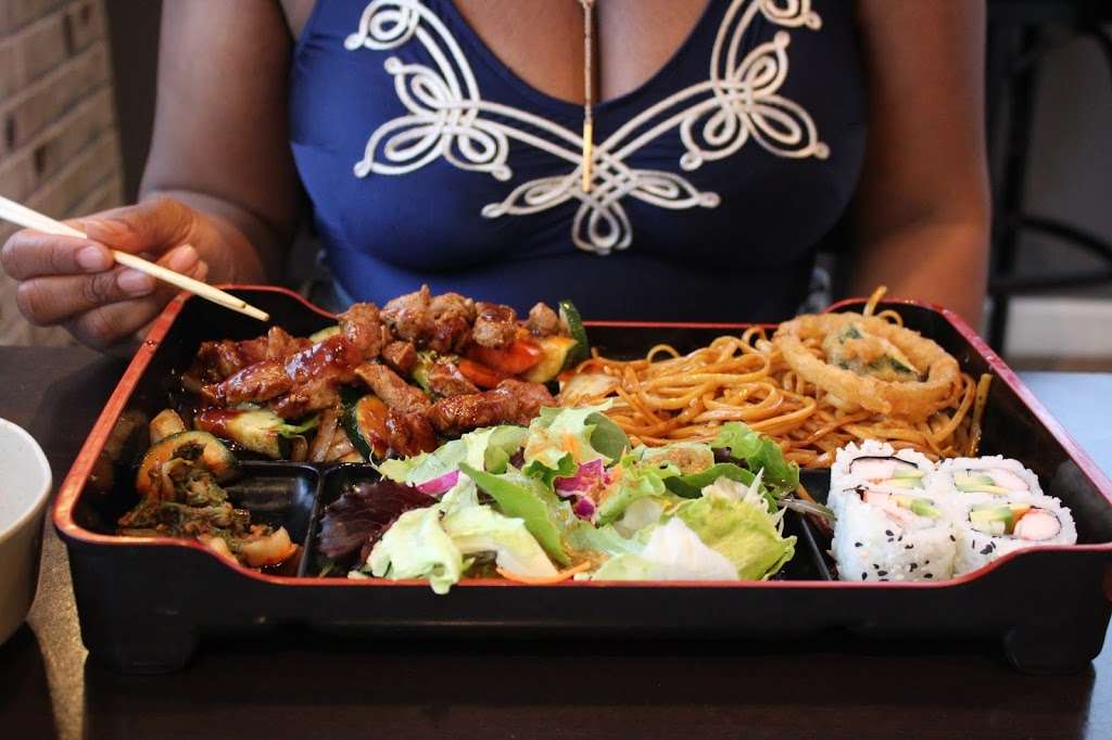 WAVE - Asian Bistro & Sushi | 301 N Baker St #106, Mt Dora, FL 32757, USA | Phone: (352) 383-9283