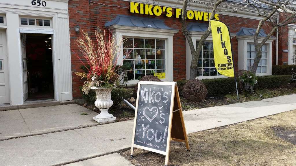 Kikos Flower & Gifts | 650 Busse Hwy, Park Ridge, IL 60068, USA | Phone: (847) 696-4226