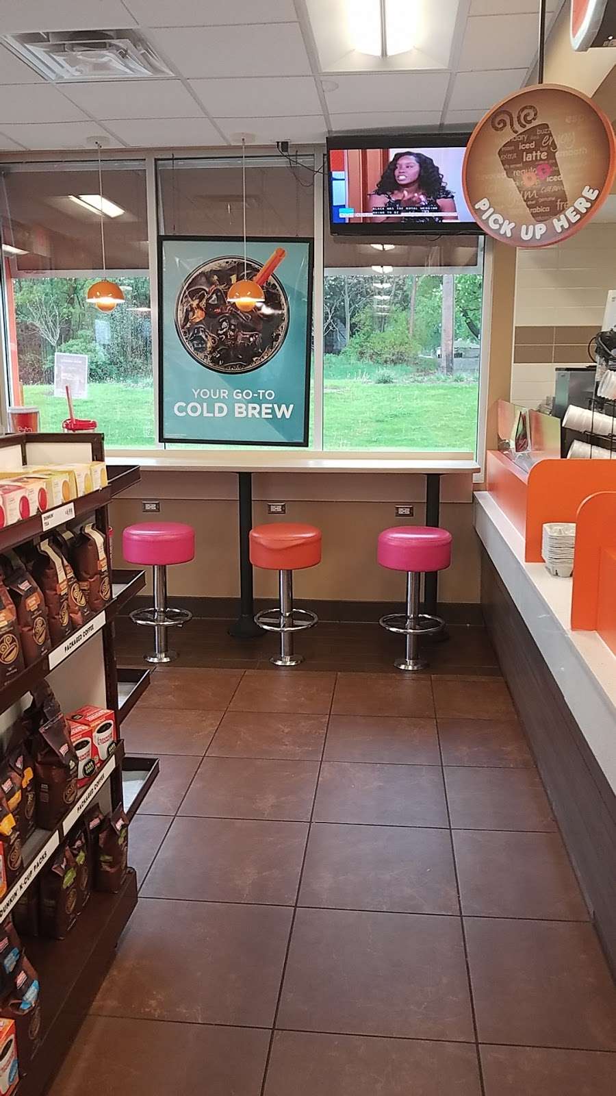 Dunkin Donuts | 3200 Sand Lake Rd, Lindenhurst, IL 60046, USA | Phone: (224) 643-7549