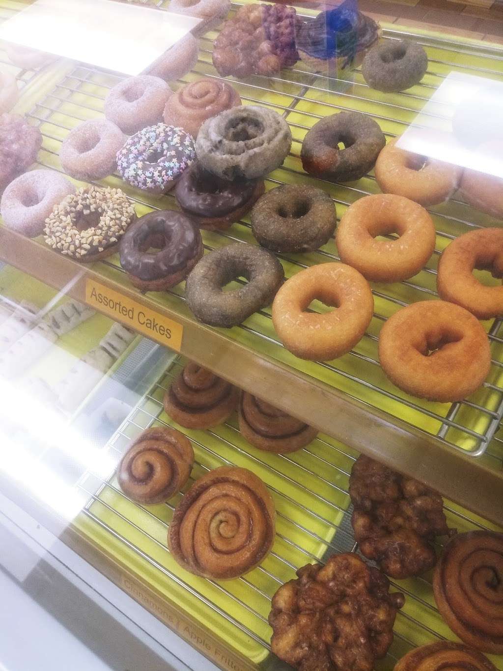 Rainbow Donuts | 8302 Lake June Rd, Dallas, TX 75217, USA | Phone: (214) 309-9080