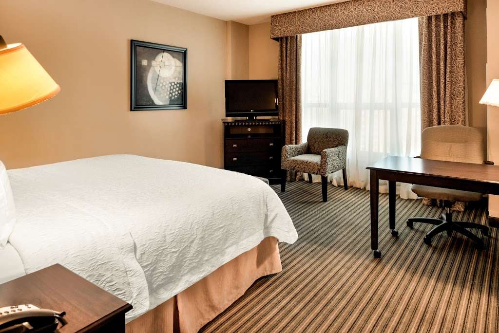 Hampton Inn & Suites National Harbor/Alexandria Area | 250 Waterfront St, Oxon Hill, MD 20745 | Phone: (301) 567-3531