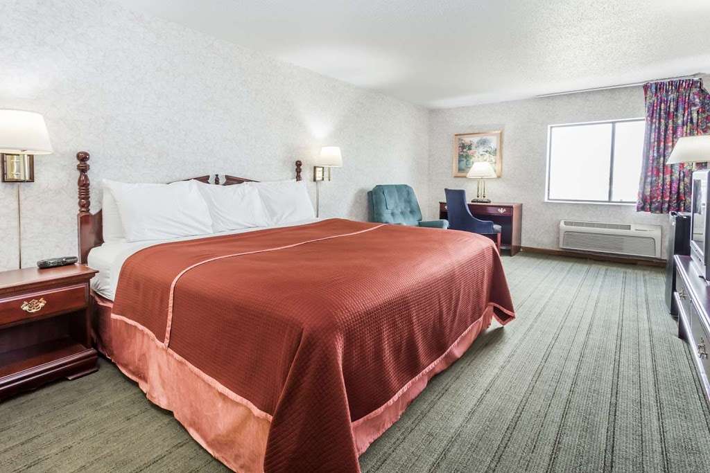 Howard Johnson by Wyndham Manteno | 157 N Frontage East Rd, Manteno, IL 60950 | Phone: (815) 733-1409