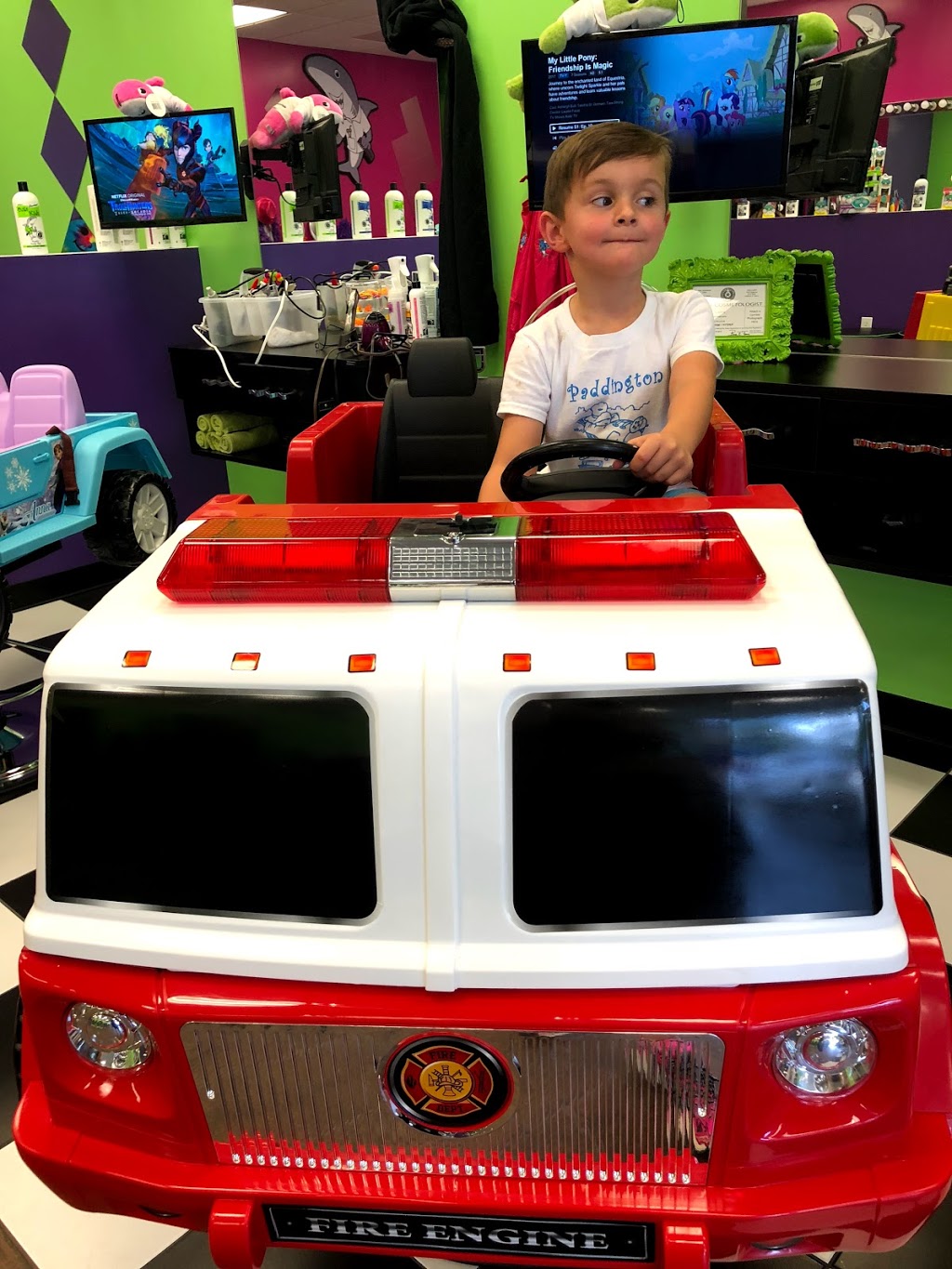 Sharkeys Cuts for Kids | 8021 Research Forest Dr D, The Woodlands, TX 77382, USA | Phone: (281) 651-2264