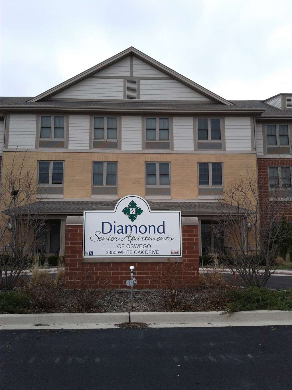 Diamond Senior Apt of Oswego | 3350 White Oak Drive, Oswego, IL 60543, USA | Phone: (630) 554-2234