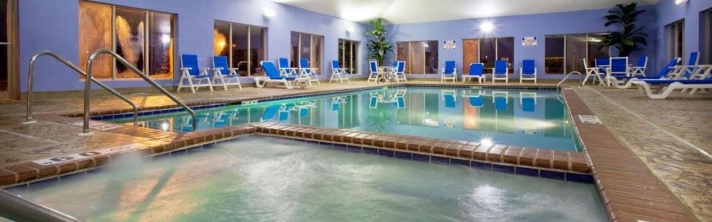 Holiday Inn Express & Suites Pleasant Prairie / Kenosha | 7887 94th Ave, Pleasant Prairie, WI 53158, USA | Phone: (262) 942-6000