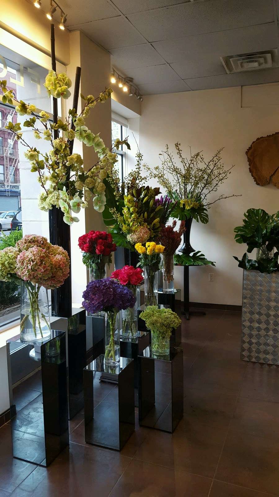 Franz James Floral Boutique | 2114 Frederick Douglass Blvd, New York, NY 10026, USA | Phone: (212) 531-1400