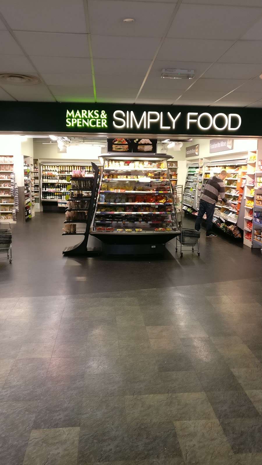 M&S Thurrock M25 Moto Simply Food | M25, Thurrock M25 Moto Simply Food, J30-31, Arterial Road, Romford, Grays RM16 3BG, UK | Phone: 01708 865487