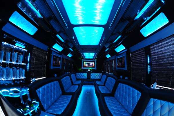 Bargain Limo Party Bus | 392 Nome Ave, Staten Island, NY 10314, USA | Phone: (718) 285-3992