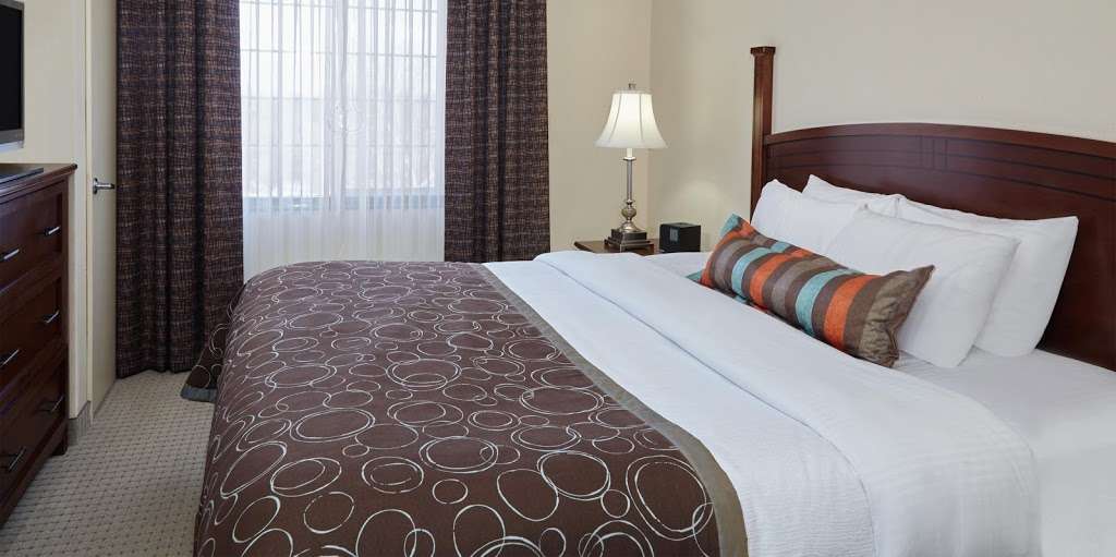 Staybridge Suites Milwaukee Airport South | 9575 S 27th St, Franklin, WI 53132, USA | Phone: (414) 761-3800