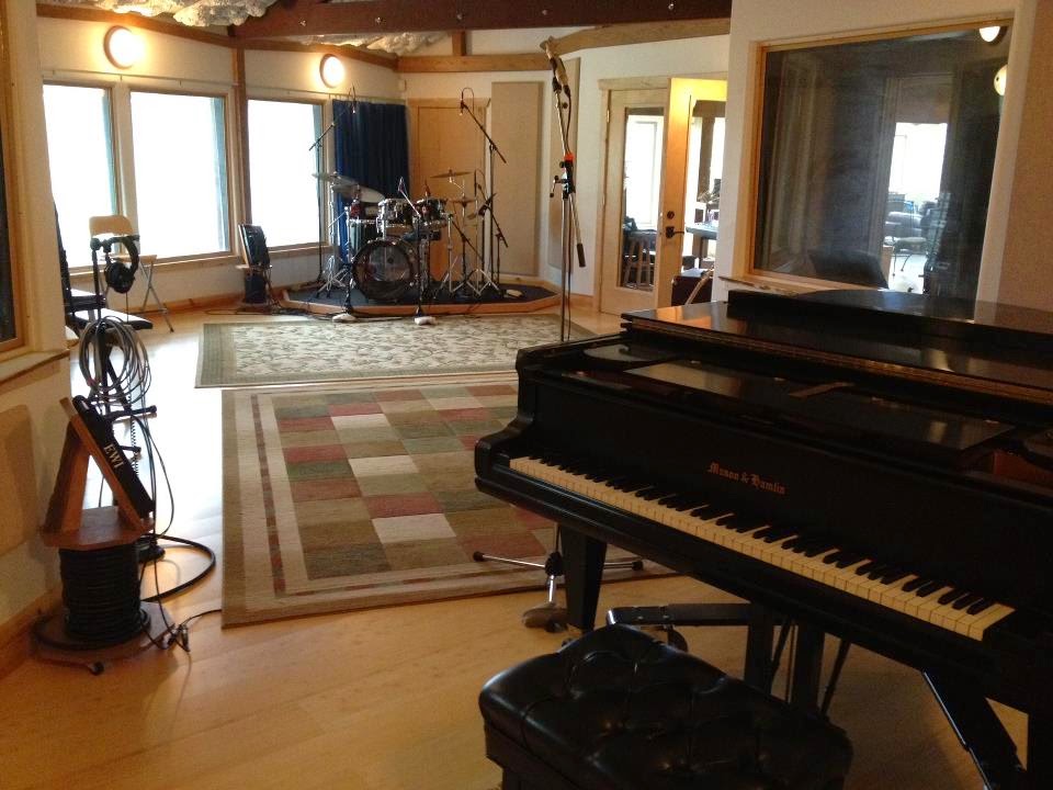 Starbell Hatchery Recording Studio | 18810 US-14, Harvard, IL 60033, USA | Phone: (815) 943-9020