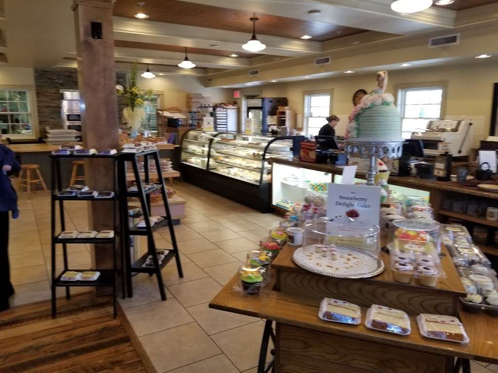 Bird-in-Hand Bakery & Cafe | 9707, 2715 Old Philadelphia Pike, Bird in Hand, PA 17505 | Phone: (717) 768-1501