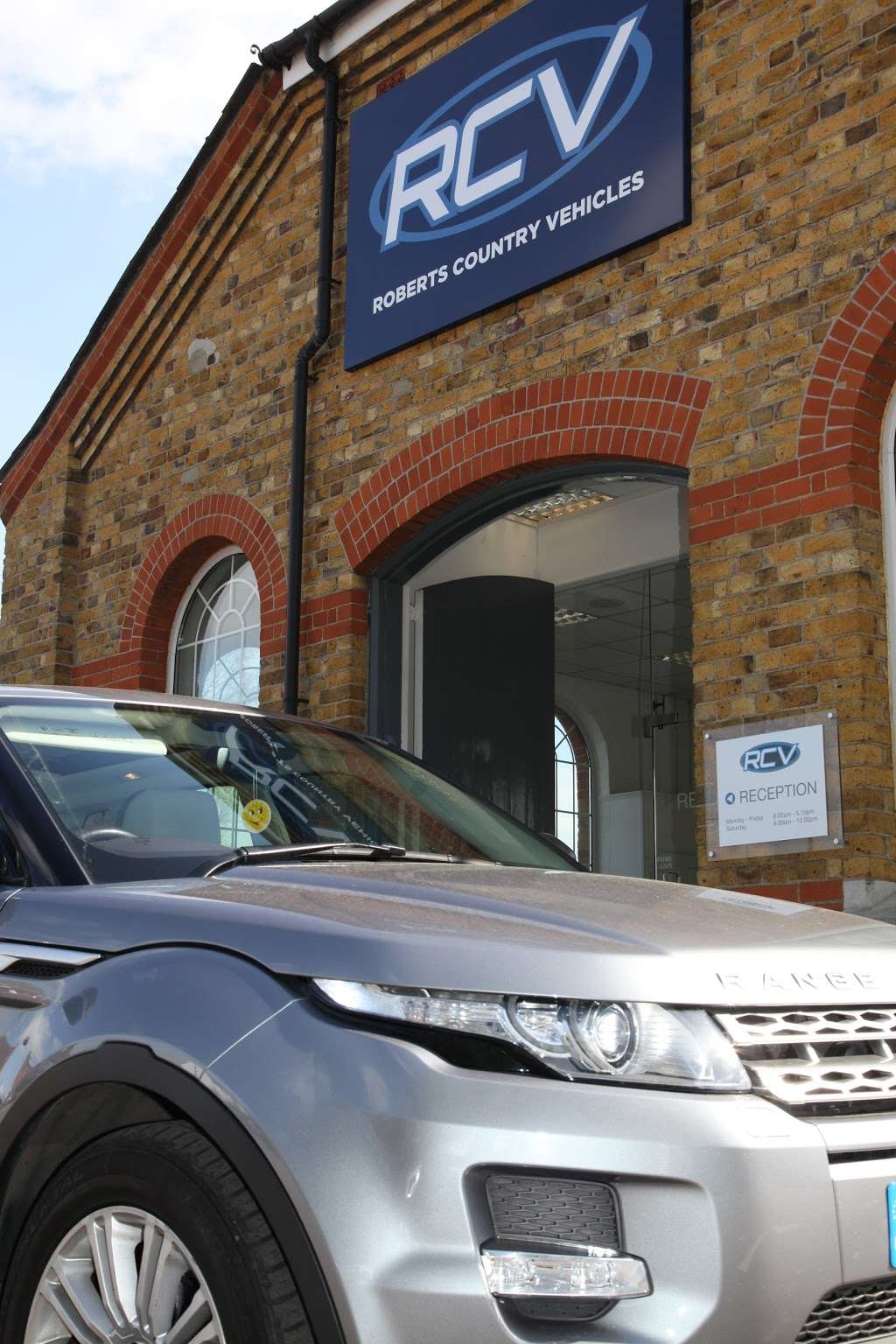 RCV Land Rover Ltd | Branbridges Rd, East Peckham, Tonbridge TN12 5HH, UK | Phone: 01622 873000