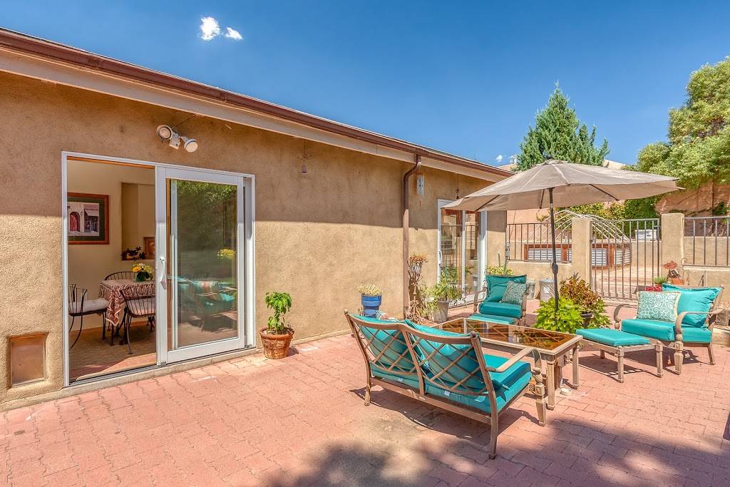 Casa Flora Vacation Rental | 4135 Sunningdale Ave NE, Albuquerque, NM 87110 | Phone: (505) 672-8387