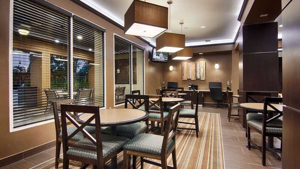 Best Western Plus Seawall Inn & Suites by the Beach | 102 Seawall Blvd, Galveston, TX 77550, USA | Phone: (409) 766-7070