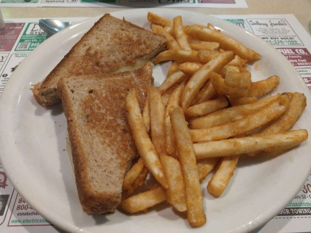 Putnam Diner and Restaurant | 2600 NY-22, Patterson, NY 12563, USA | Phone: (845) 878-8000
