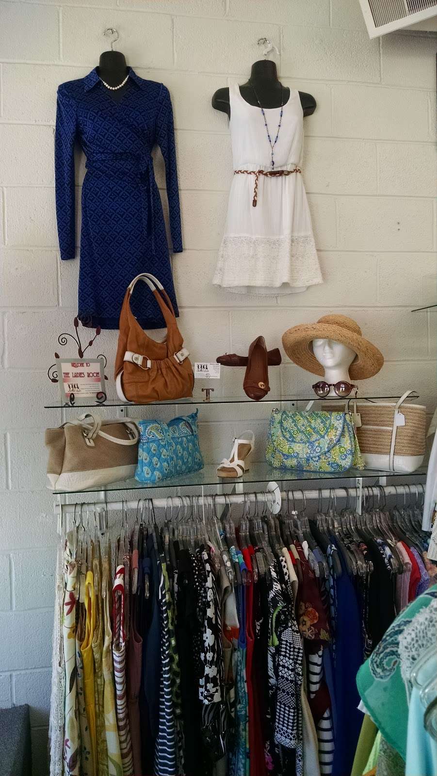 The Ladies Room Consignment Boutique | 410 S Main St, Lombard, IL 60148, USA | Phone: (630) 613-9593
