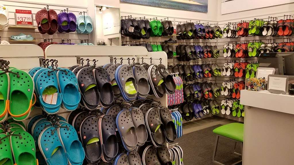 Crocs | 351 Los Cerritos Center Dr, Cerritos, CA 90703, USA | Phone: (562) 865-0400