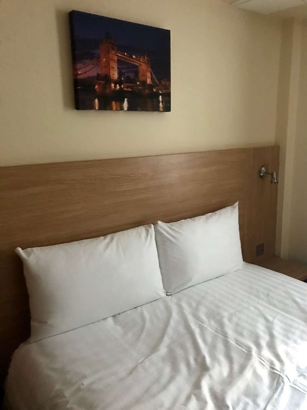 Comfort Inn Hyde Park | 73 Queensborough Terrace, London W2 3SU, UK | Phone: 020 7229 6424