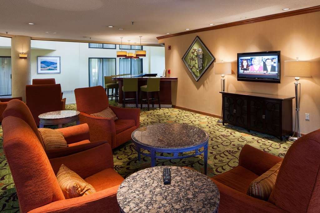 Crowne Plaza Hickory | 1385 Lenoir Rhyne Blvd SE, Hickory, NC 28602, USA | Phone: (828) 323-1000