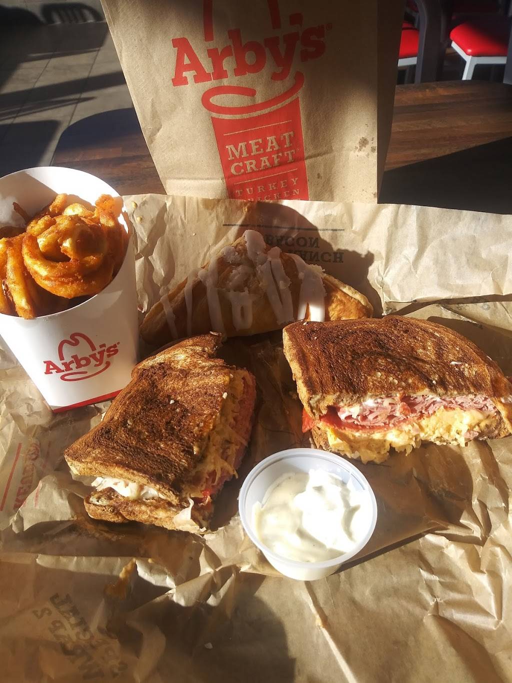 Arbys | 2647 S 24th St, Council Bluffs, IA 51501, USA | Phone: (712) 322-0370