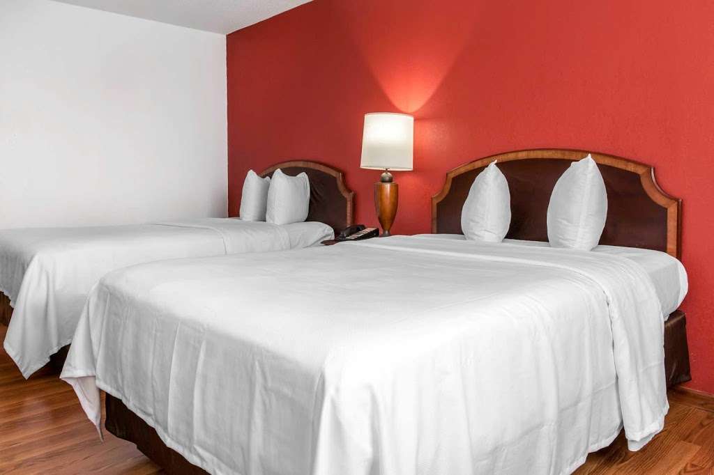 Econo Lodge | 4000 Calumet Ave, Hammond, IN 46320 | Phone: (219) 931-0900