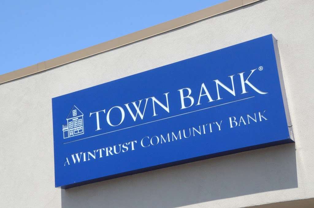 Town Bank | 400 Milwaukee Ave, Burlington, WI 53105, USA | Phone: (262) 763-3581