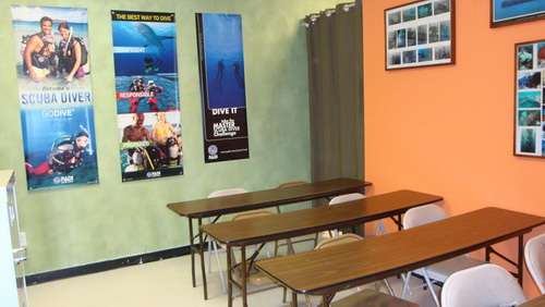 Sea Lions Dive Center | 7219 Olde Salem Cir, Hanover Park, IL 60133, USA | Phone: (847) 809-2710