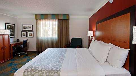 La Quinta Inn & Suites Irvine Spectrum | 14972 Sand Canyon Ave, Irvine, CA 92618, USA | Phone: (949) 551-0909