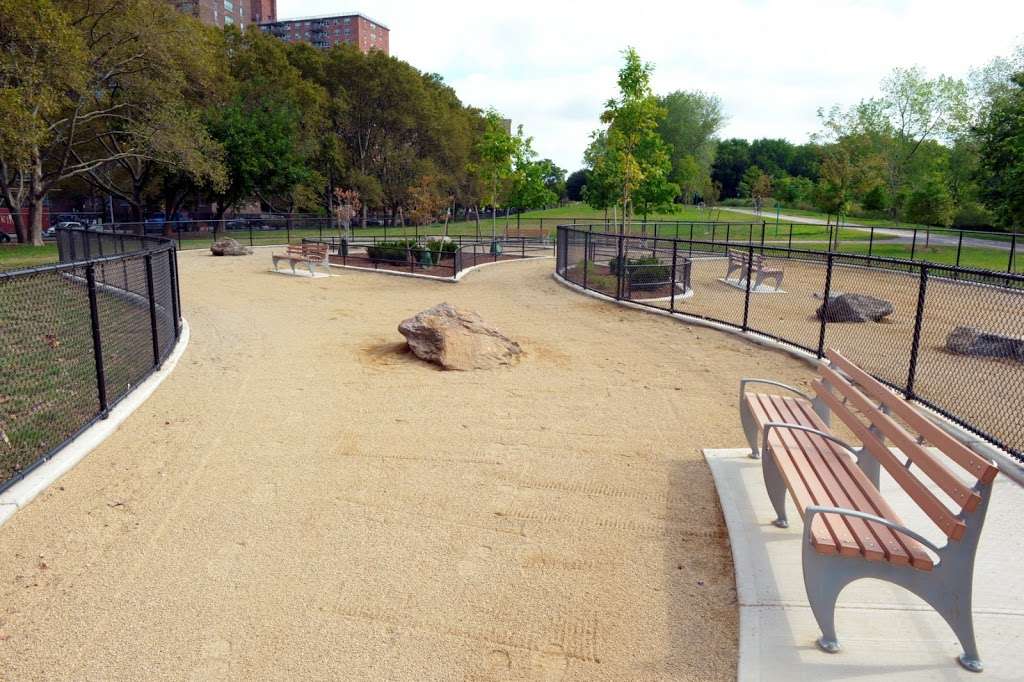 Soundview Park Dog Run | Soundview Park Lafayette Ave &, Boynton Ave, Bronx, NY 10473, USA | Phone: (212) 639-9675