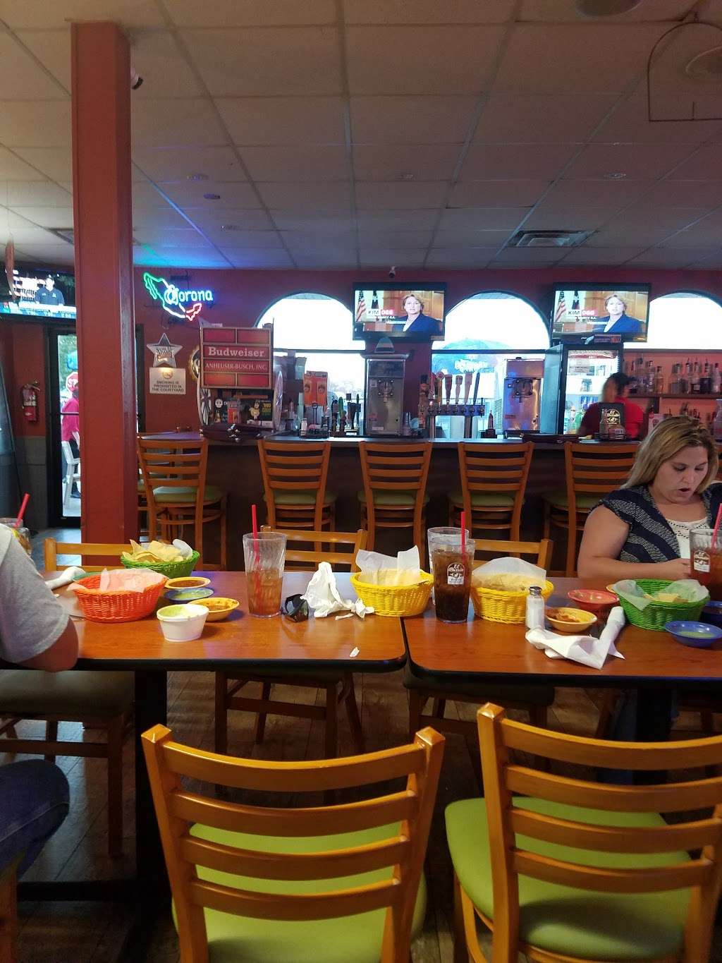 El Burrito Mexican Restaurant | 422 W Southline St, Cleveland, TX 77327, USA | Phone: (281) 592-1932