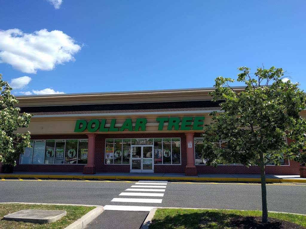 Dollar Tree | 83B Stony Hill Rd ste 102-104, Bethel, CT 06801 | Phone: (203) 744-8318