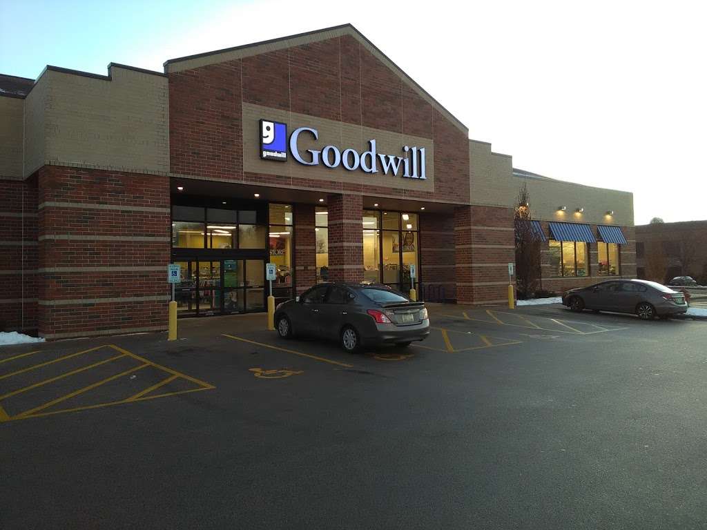 Goodwill Store & Donation Center | 18605 W Bluemound Rd, Brookfield, WI 53045, USA | Phone: (262) 901-0089