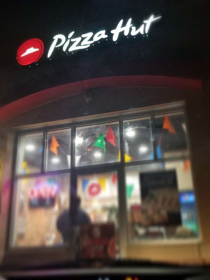 Pizza Hut | 291 S Weber Rd, Romeoville, IL 60446, USA | Phone: (815) 900-7405