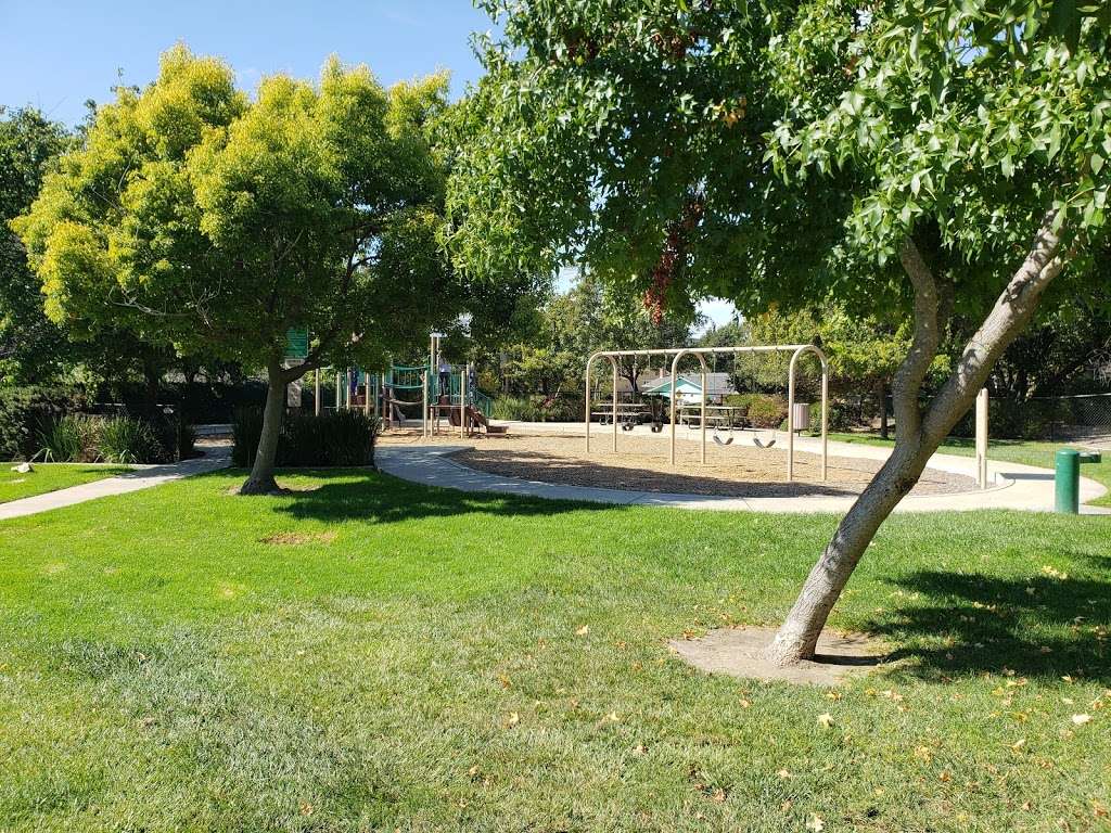 Piñón Park | 1600 Primrose Ln, Pinole, CA 94564, USA | Phone: (510) 724-9062