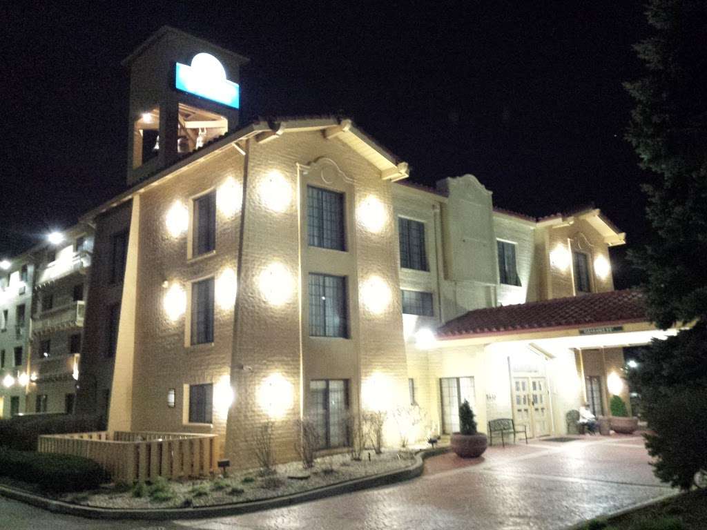 Days Inn & Suites by Wyndham Arlington Heights | 1415 W Dundee Rd, Arlington Heights, IL 60004, USA | Phone: (847) 253-8777