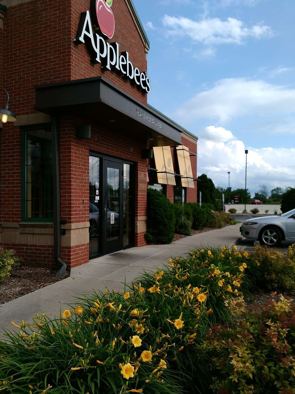 Applebees Grill + Bar | 15505 W, Rock Ridge Rd, New Berlin, WI 53151, USA | Phone: (262) 780-0693