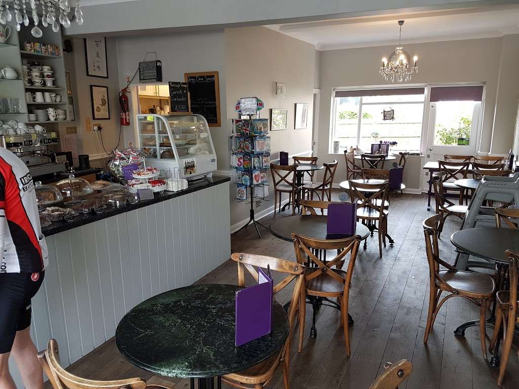 Grey Dove Village cafe | 15b Walton St, Walton on the Hill, Tadworth KT20 7RW, UK | Phone: 01737 814171