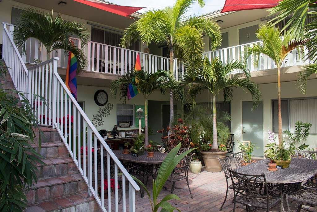 The Big Coconut Guesthouse | 1021 NE 13th Ave, Fort Lauderdale, FL 33304, USA | Phone: (954) 712-9600
