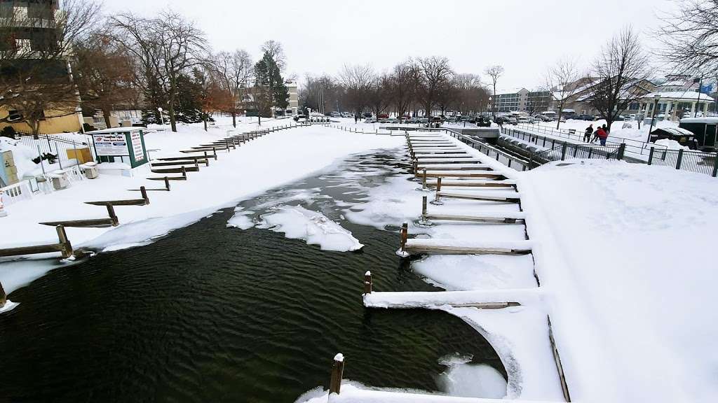 Lake Geneva Visitors Center | 201 Wrigley Dr, Lake Geneva, WI 53147, USA | Phone: (800) 345-1020