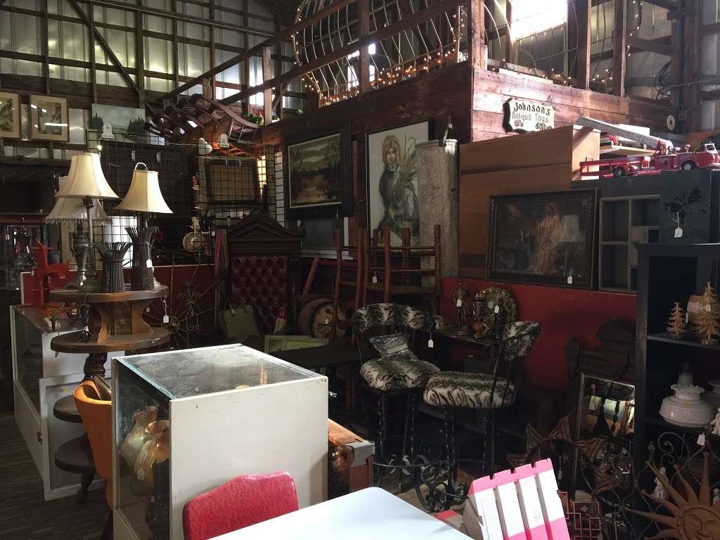 Antique Mall | 39013 S Central Ave, Umatilla, FL 32784, USA