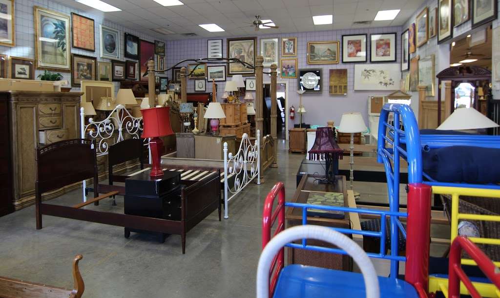 Lynns World Consignment | Furniture & Jewelry Las Vegas | 4995 S Eastern Ave, Las Vegas, NV 89119 | Phone: (702) 597-5966