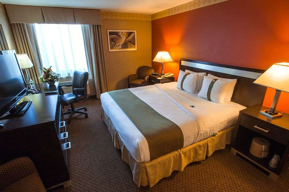 Holiday Inn LaGuardia Airport | 37-10 114th St, Corona, NY 11368, USA